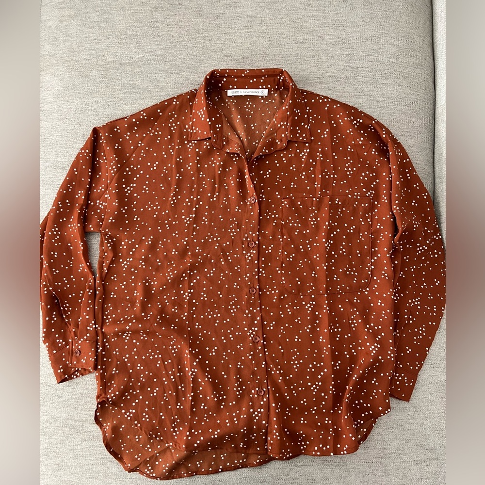 Like new. Worn maybe once or twice. Size small. Has an oversized fit.